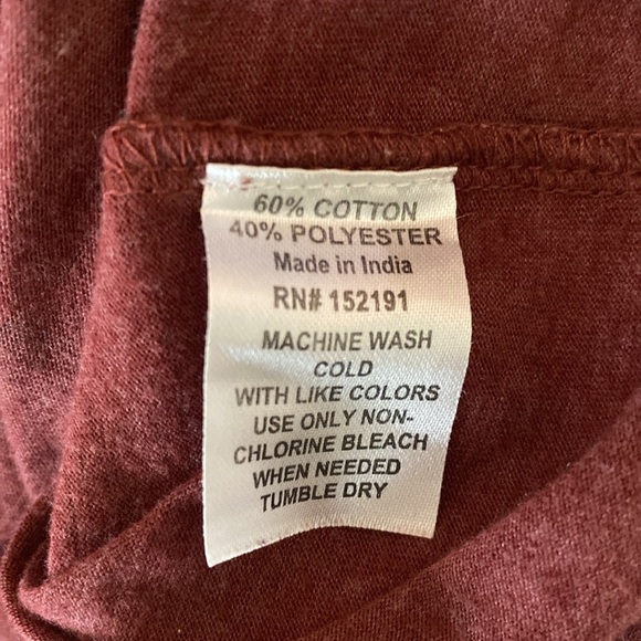 Men’s‎ Libertador Tee Shirt Size Large Longer Length Maroon Black with Pocket - Picture 8 of 8